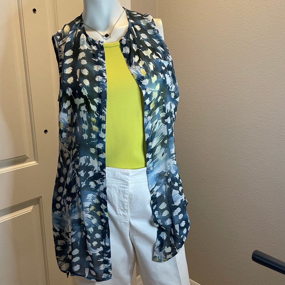CAbi Avery Sleeveless Tunic Blouse Side Slits Blue Print Style 416 Size Small